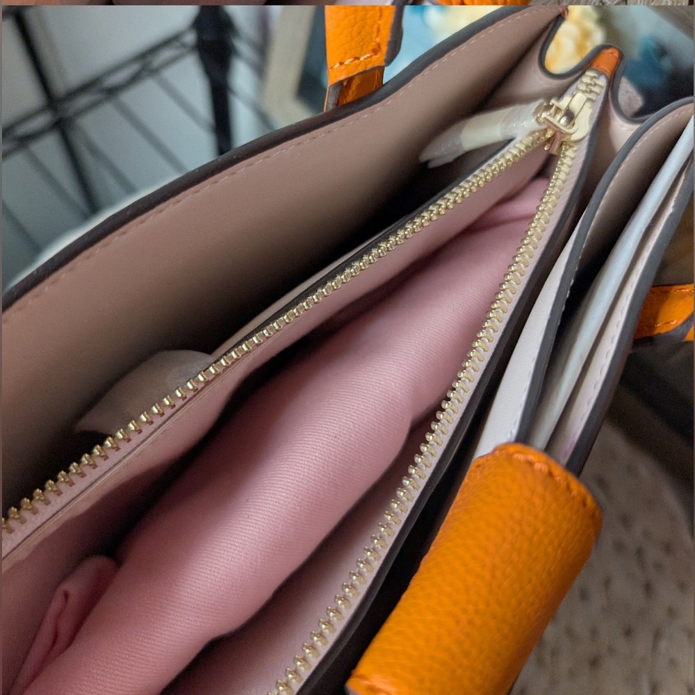 Kate Spade Voyage Crossbody
Satchel & Dust Bag NWOT​ - Picture 7 of 10